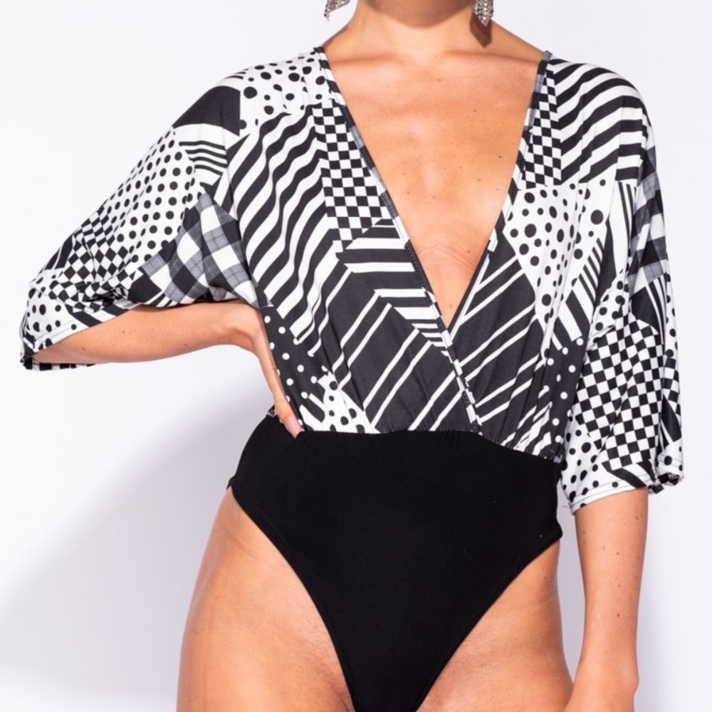🔥NEW ITEM🔥PLUNGE FRONT BODYSUIT